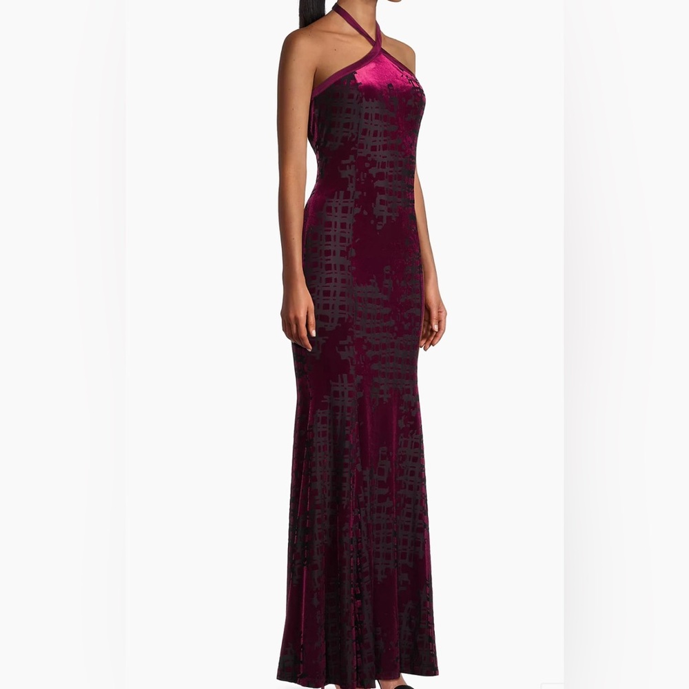 Donna Karan New York

Social Occasion Burnout Velvet Halterneck Maxidress